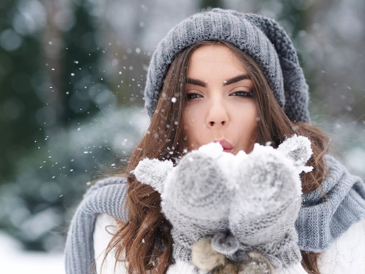 Красивые девушки зимой на улице