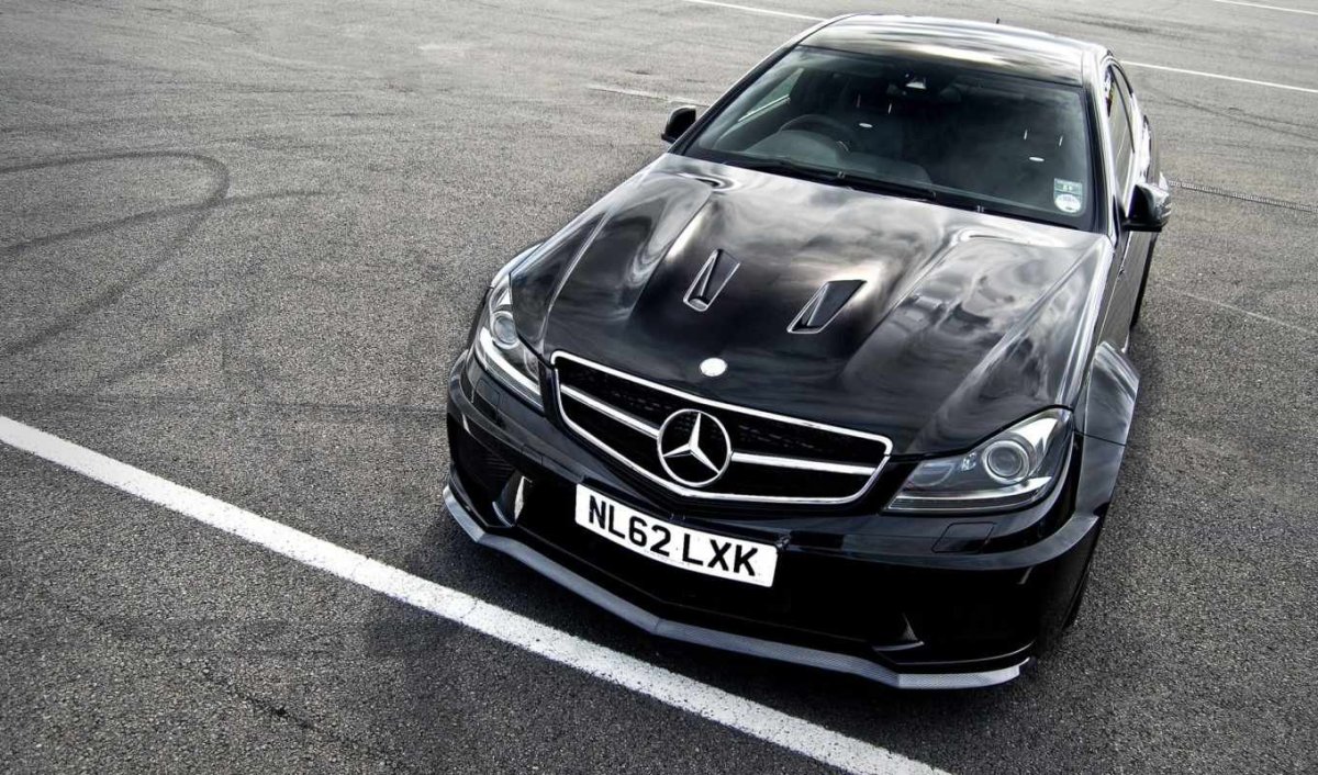 Mercedes Benz c63 AMG Black 1920х1080