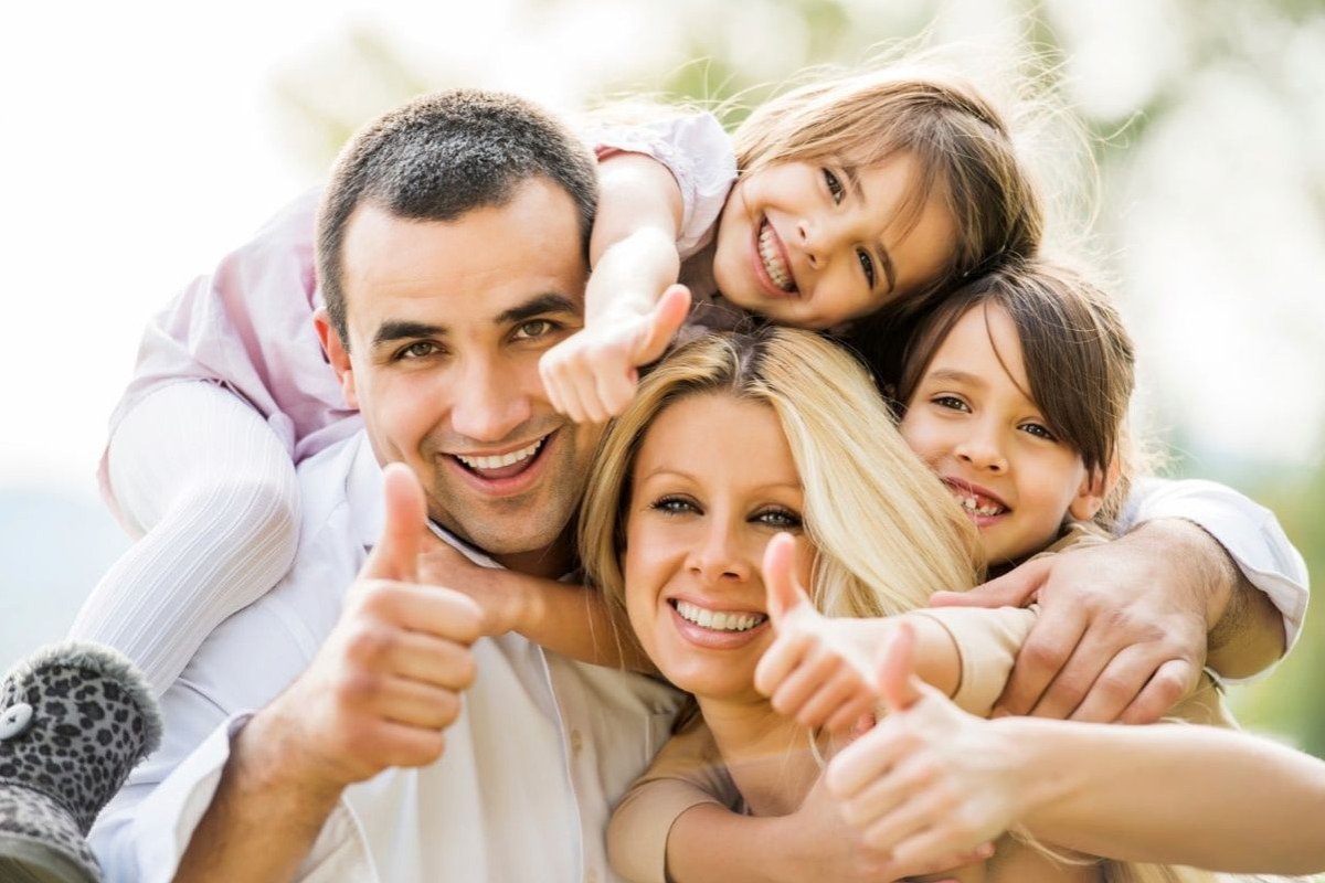 Счастливая благополучная семья