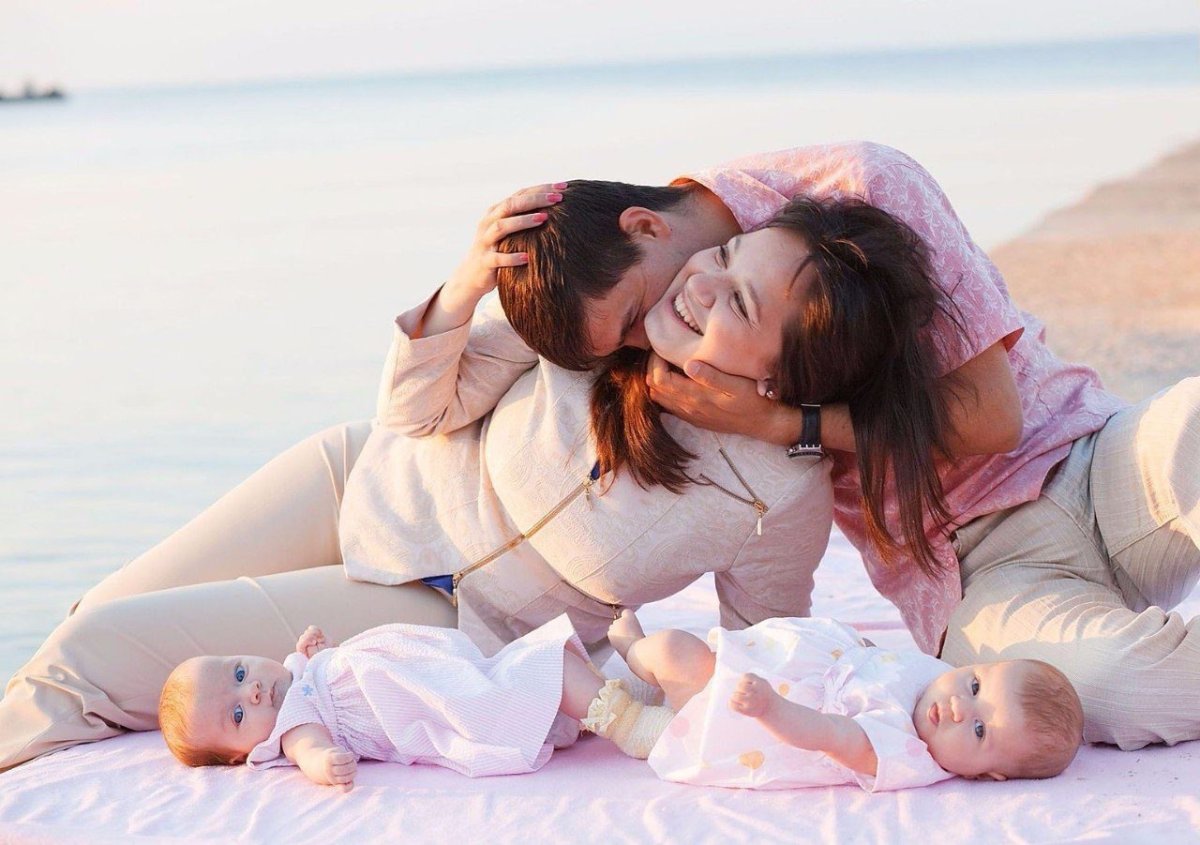 Мама с близнецами