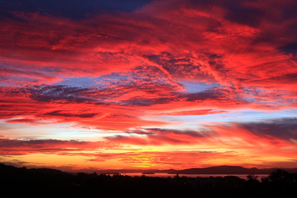 Красные облака