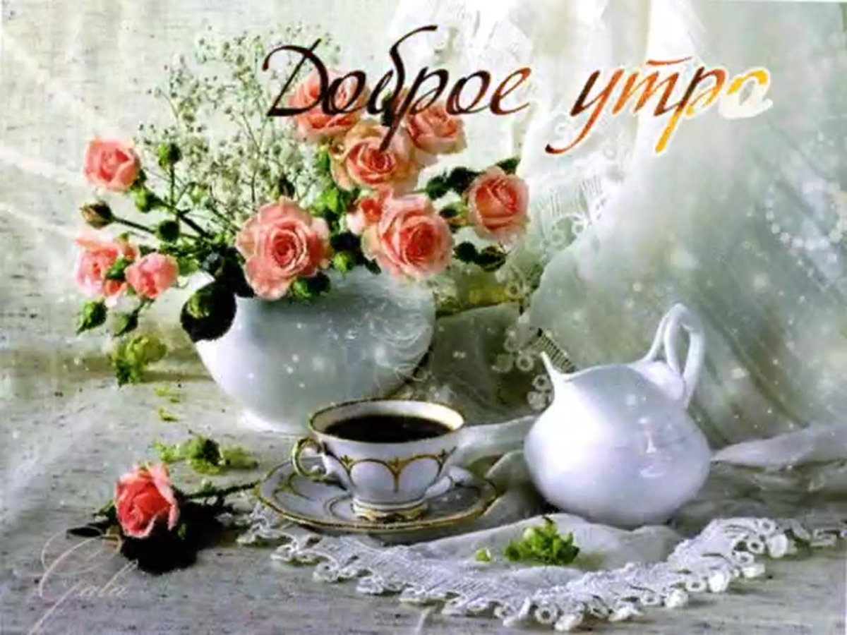 Кофе и белые цветы