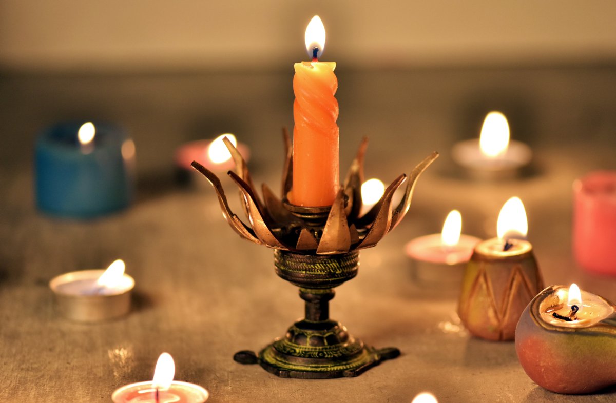 В пламени свечи