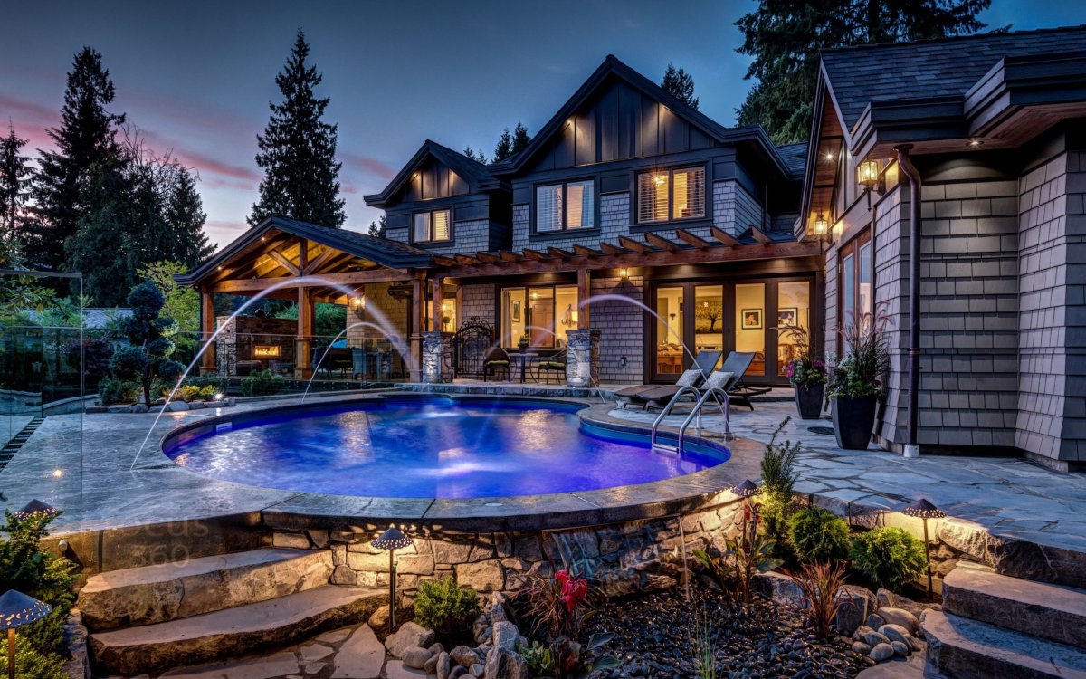 Четырёхэтажный особняк с бассейном в Нью-Йорке