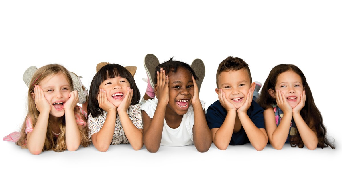 Групповое фото детей на белом фоне