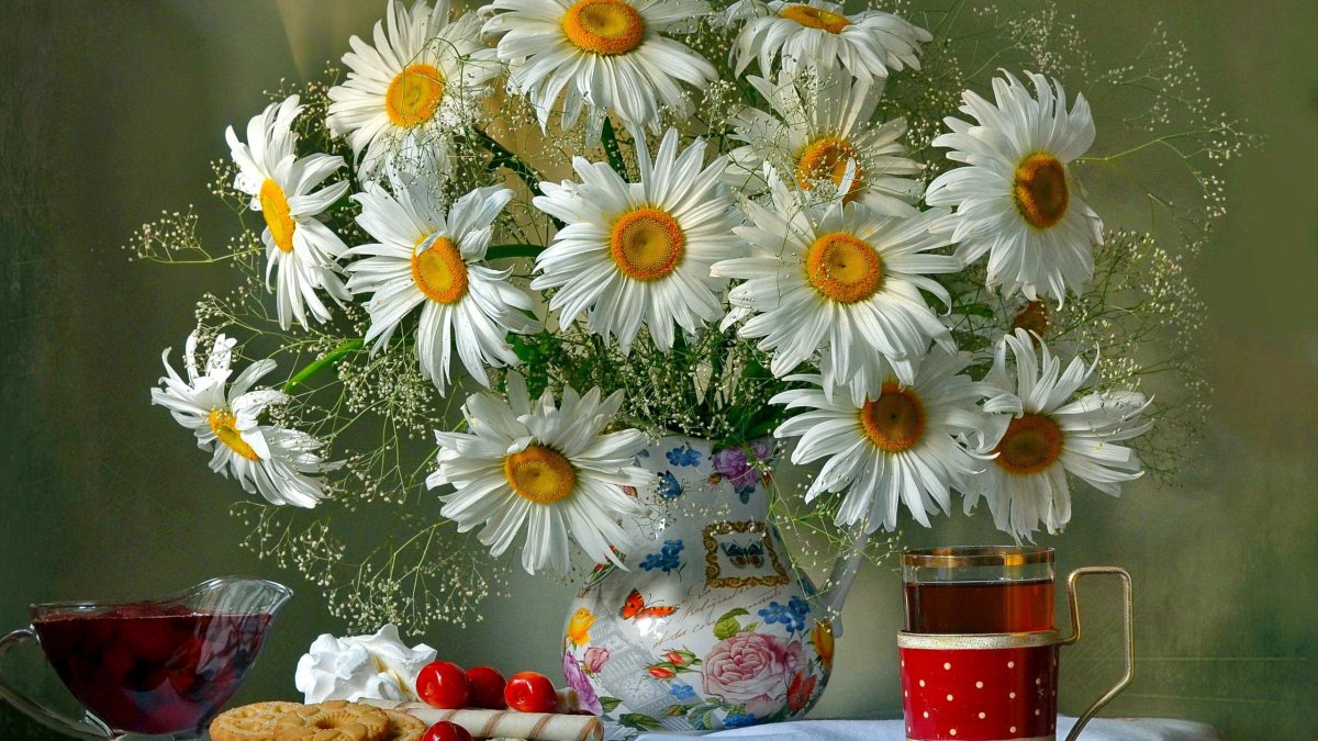 Кувшин с ромашками