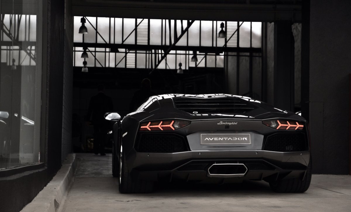 Lamborghini Aventador черный