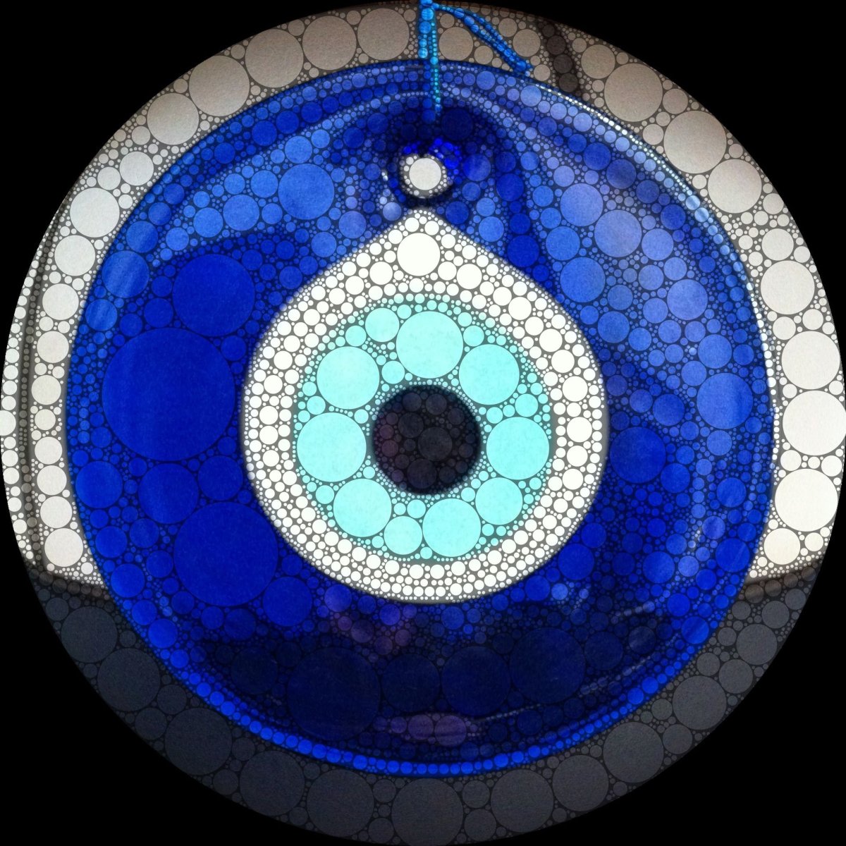 Красная нить с подковой