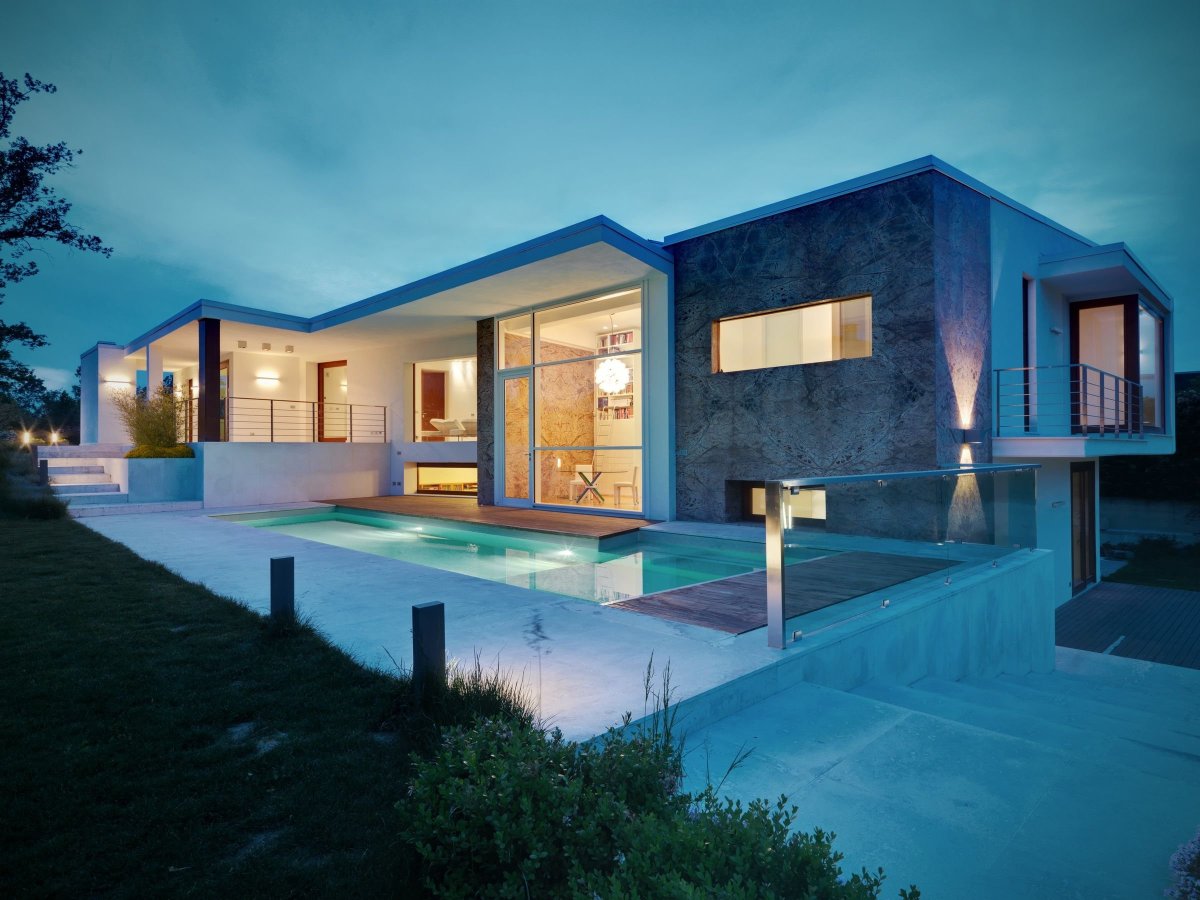 Современный голубой дом