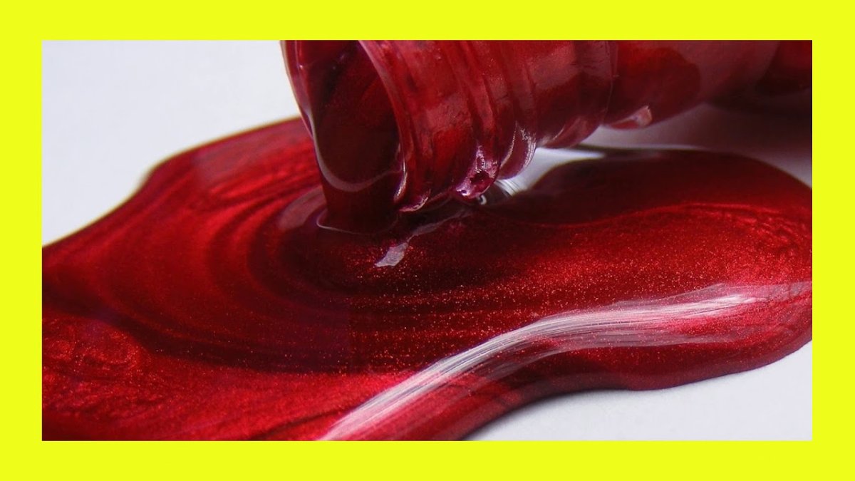 Разлитый лак для ногтей