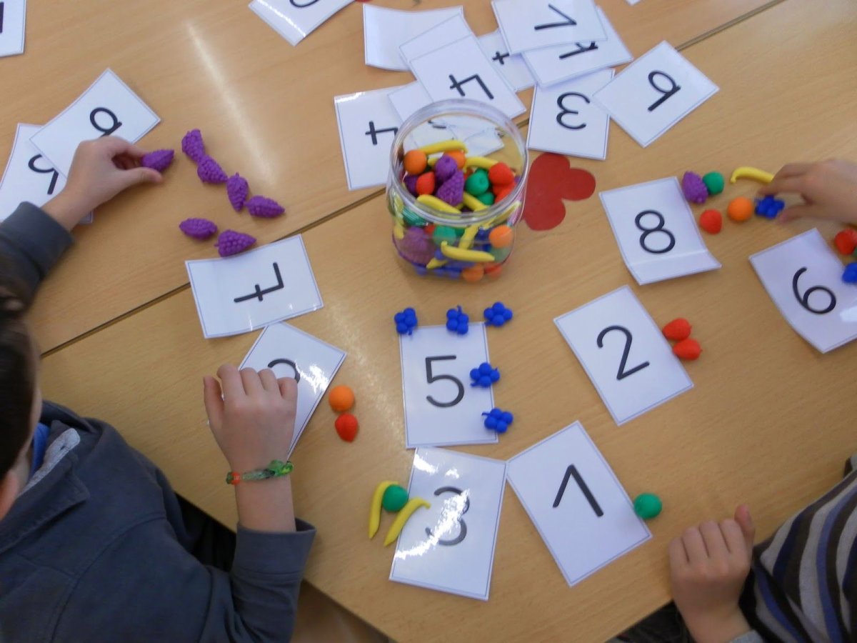 Часы с геометрическими фигурами