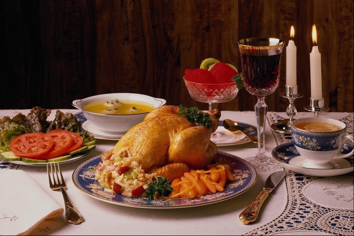 Ужин шикарный на столе