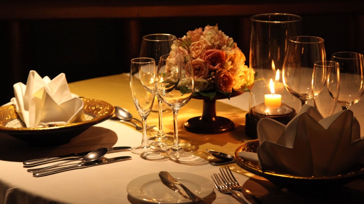 Красивый романтичный ужин