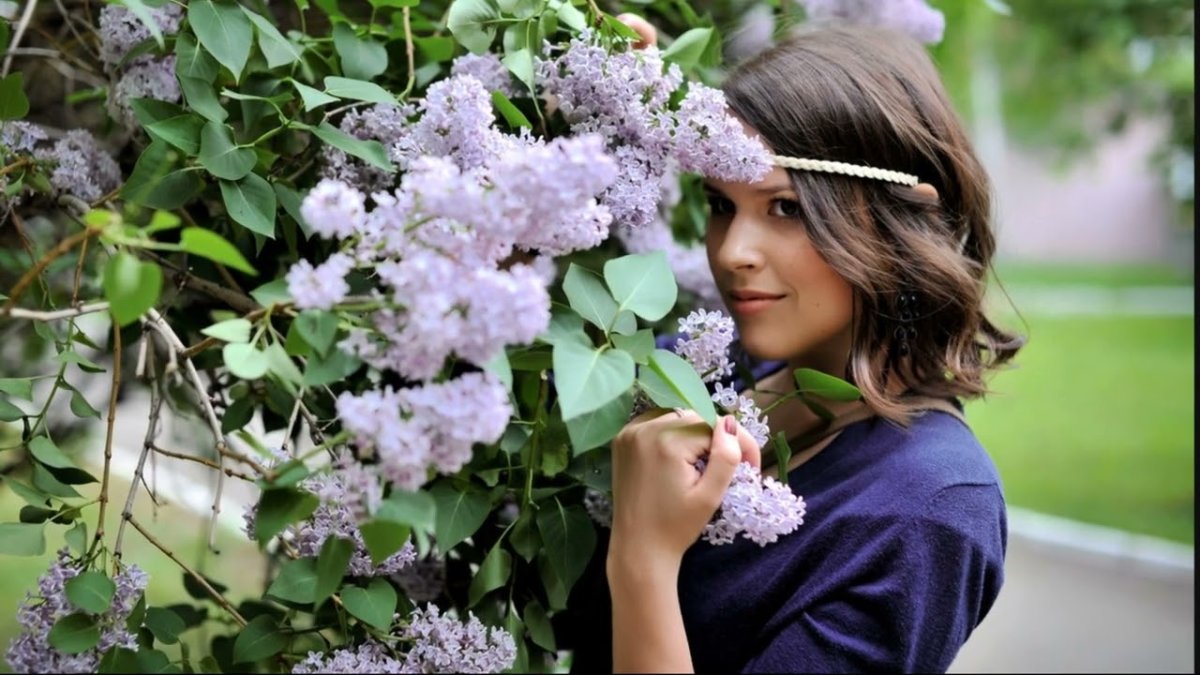 Фотосессия в белой сирени