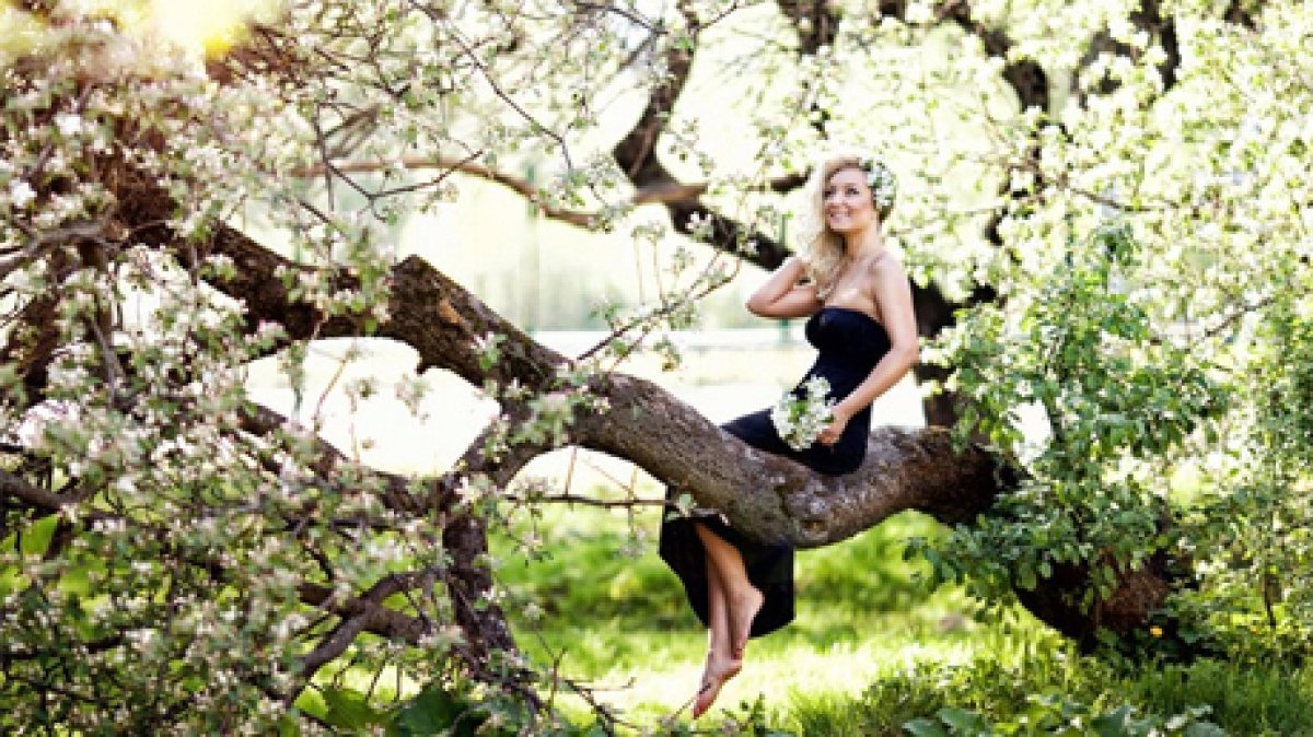 Фотосессия на дереве