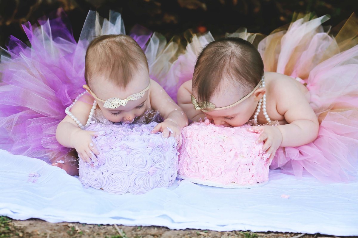 С рождением двойняшек девочек