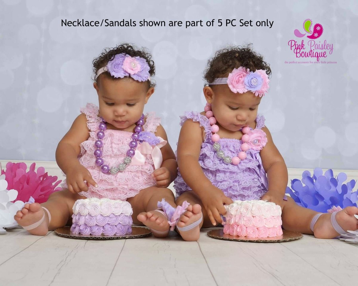 С рождением близняшек девочек