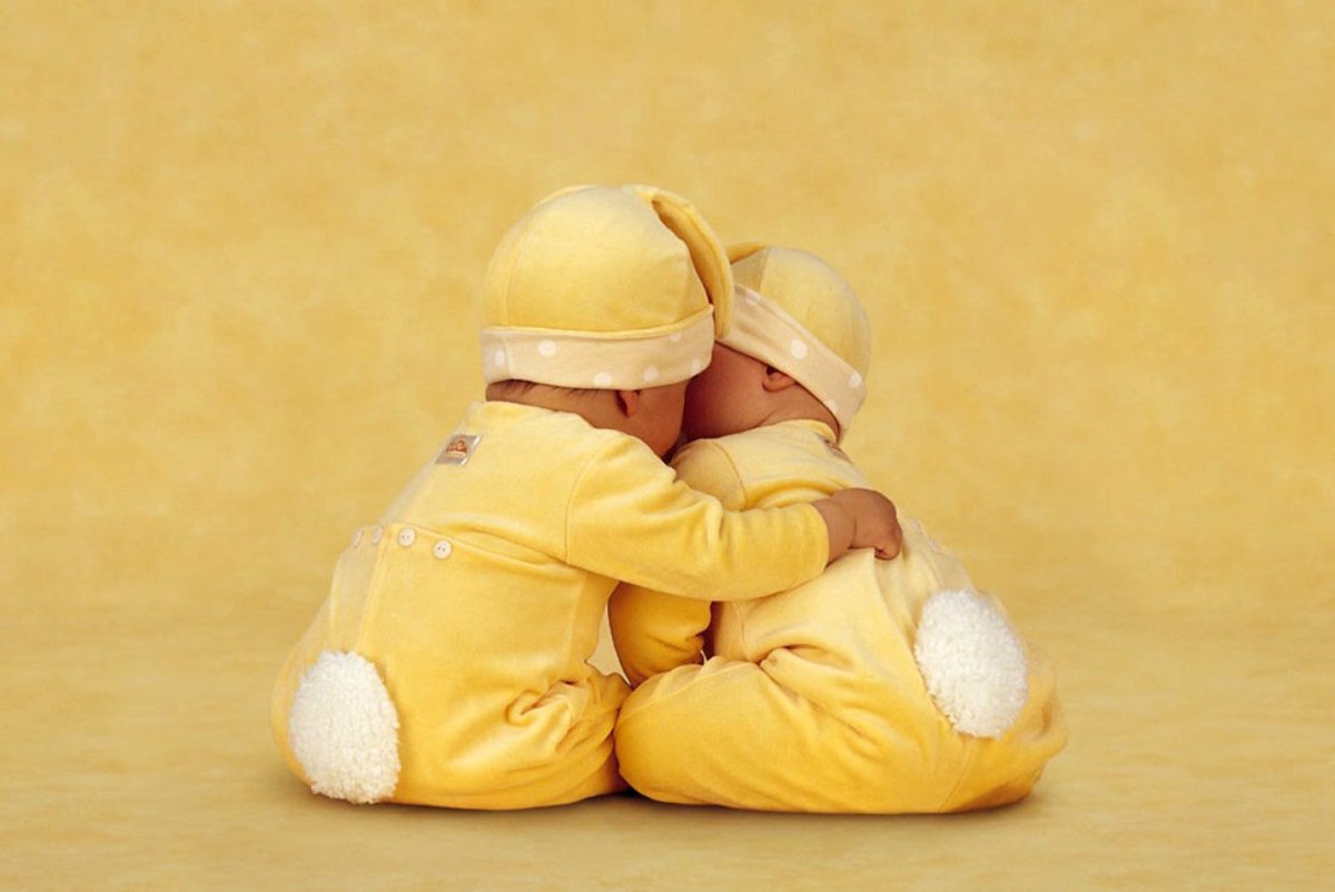 С днём рождения двойняшек мальчика и девочки