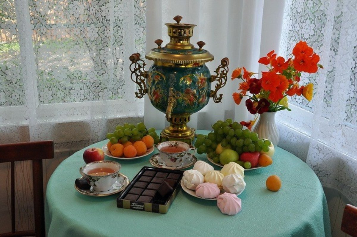 Русское чаепитие с самоваром