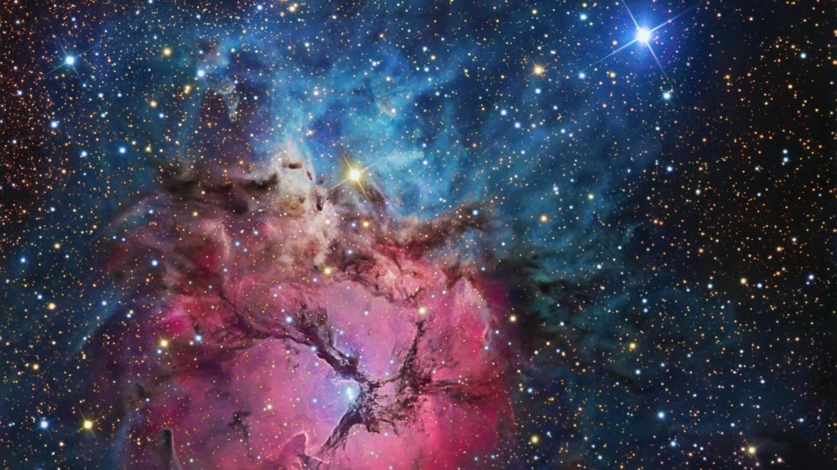 Туманности в космосе