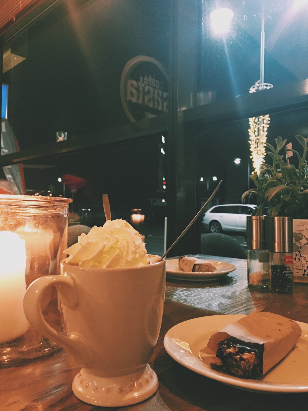 Вечер в кафе