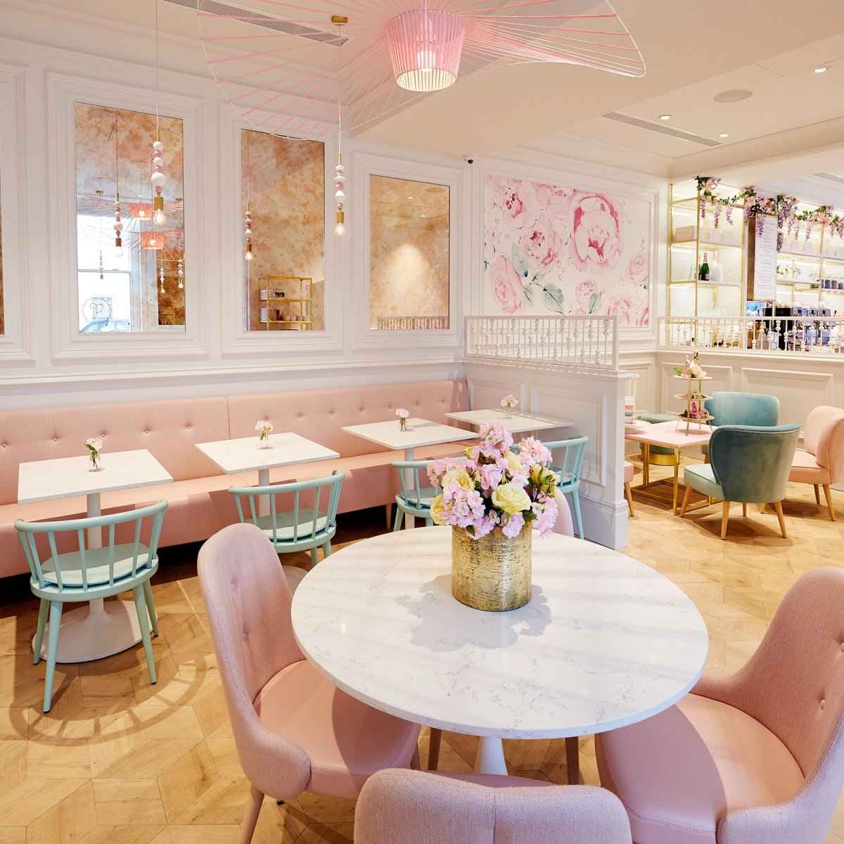 Ужин в кафе