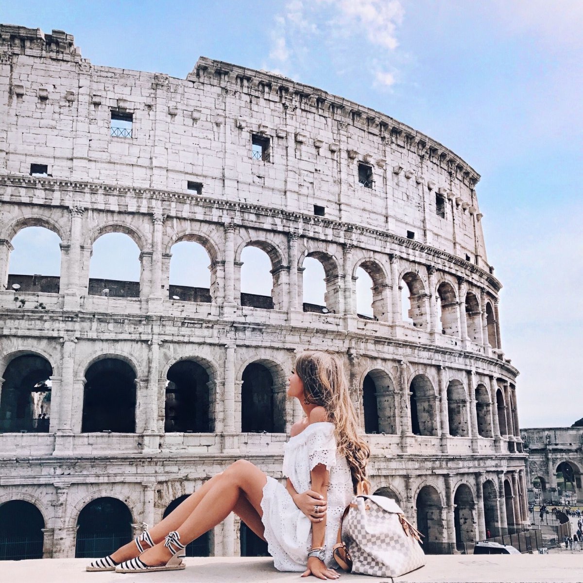 Туристы. У. Колизея. В. Риме