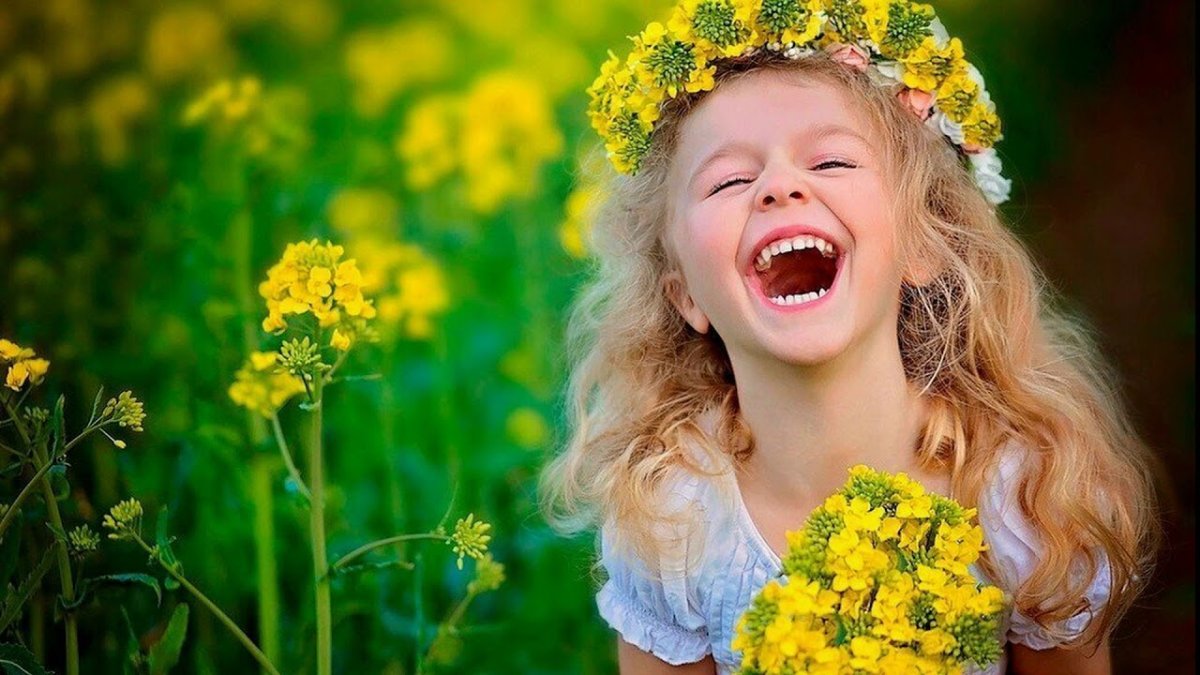 Дети смеются