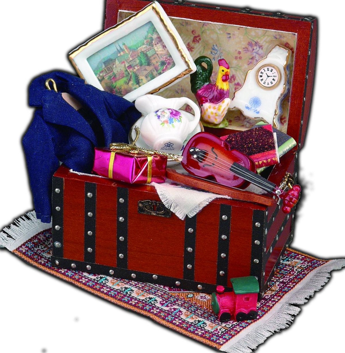 Бабушкин сундук с вещами