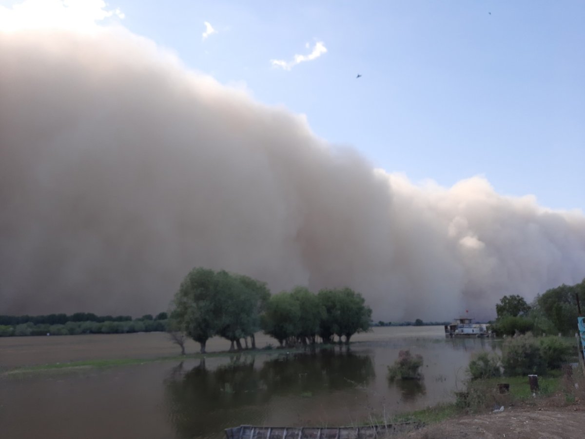 Надвигающаяся Песчаная буря