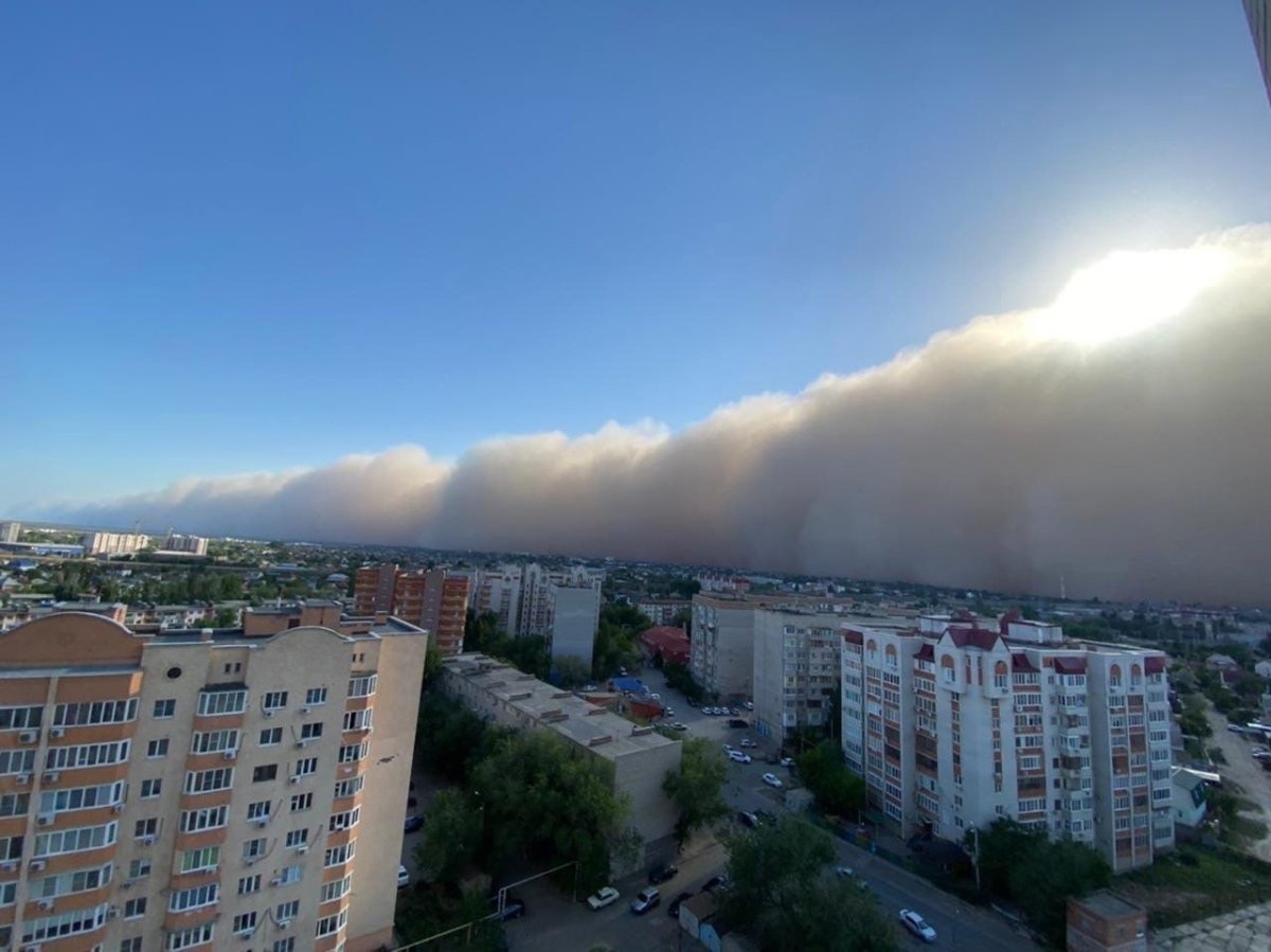 Песчаная буря в Астрахани 19 мая