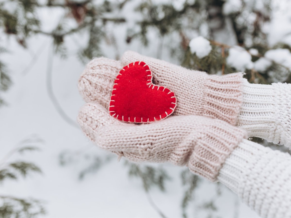 Сиреневая чашечка кофе зима