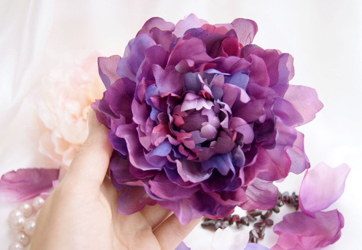 Фиалковые пионы