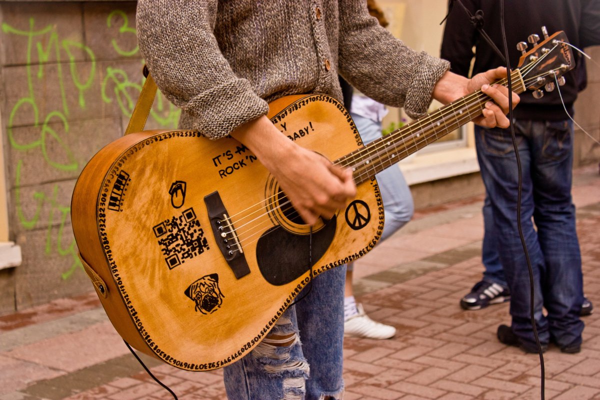 Гитара в руках