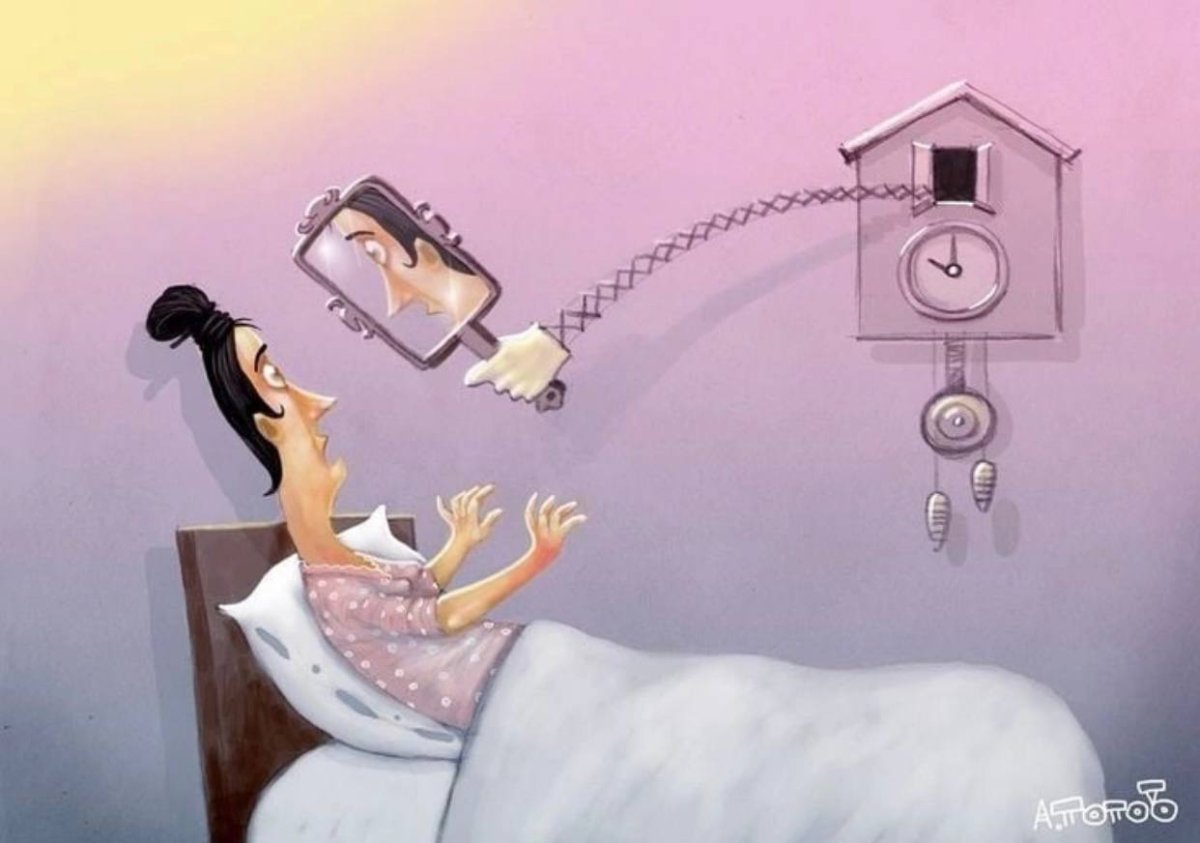 Смешная женщина в зеркале