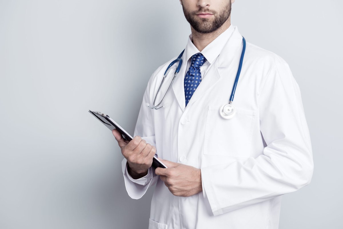 Медик мужчина