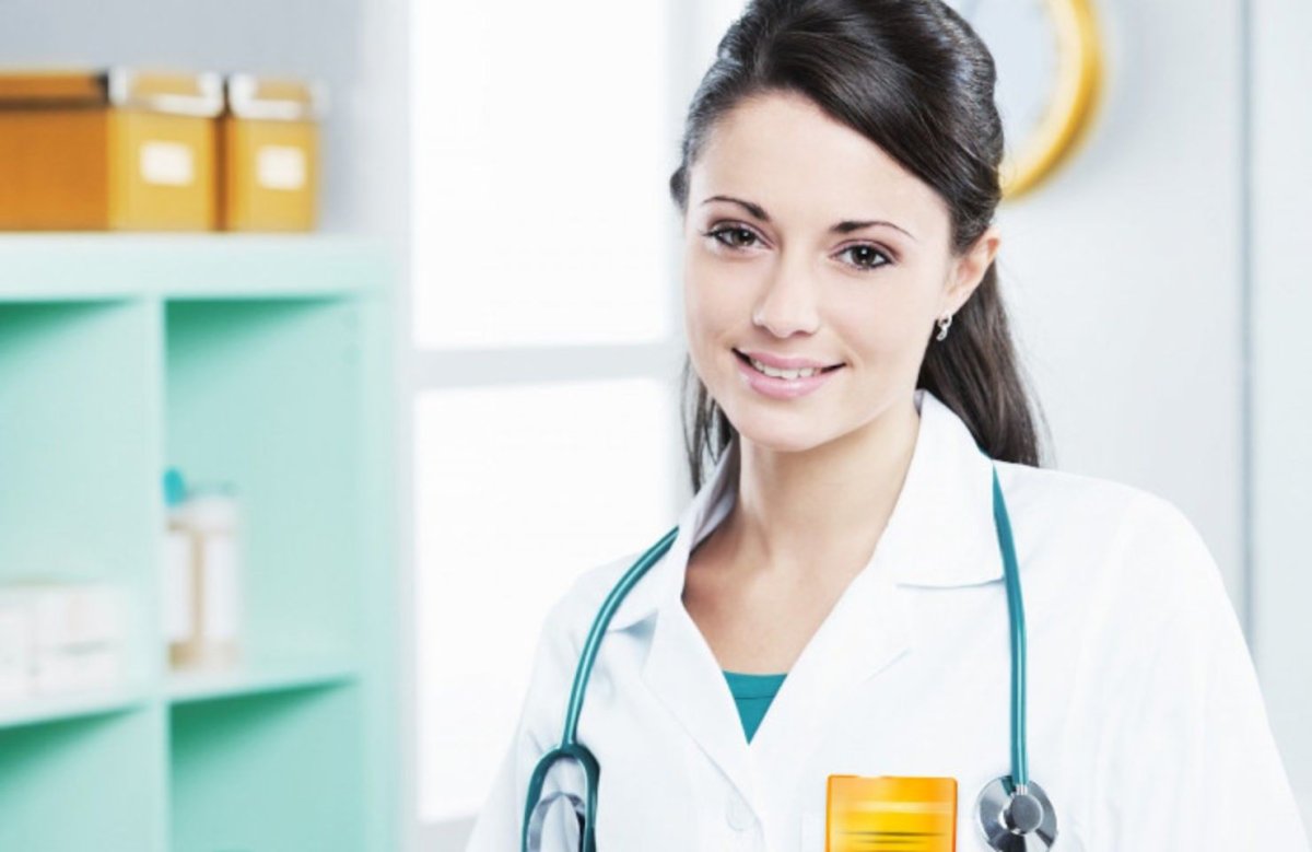 Красивый доктор женщина