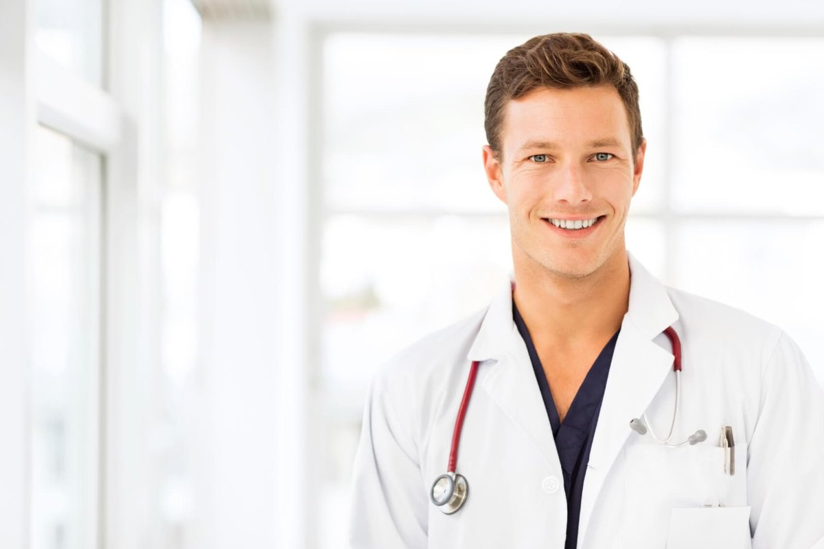 Девушка врач