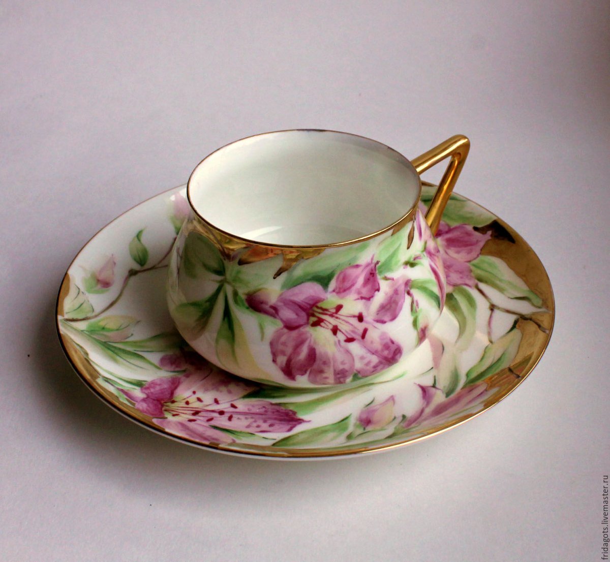 Фарфоровая чашка