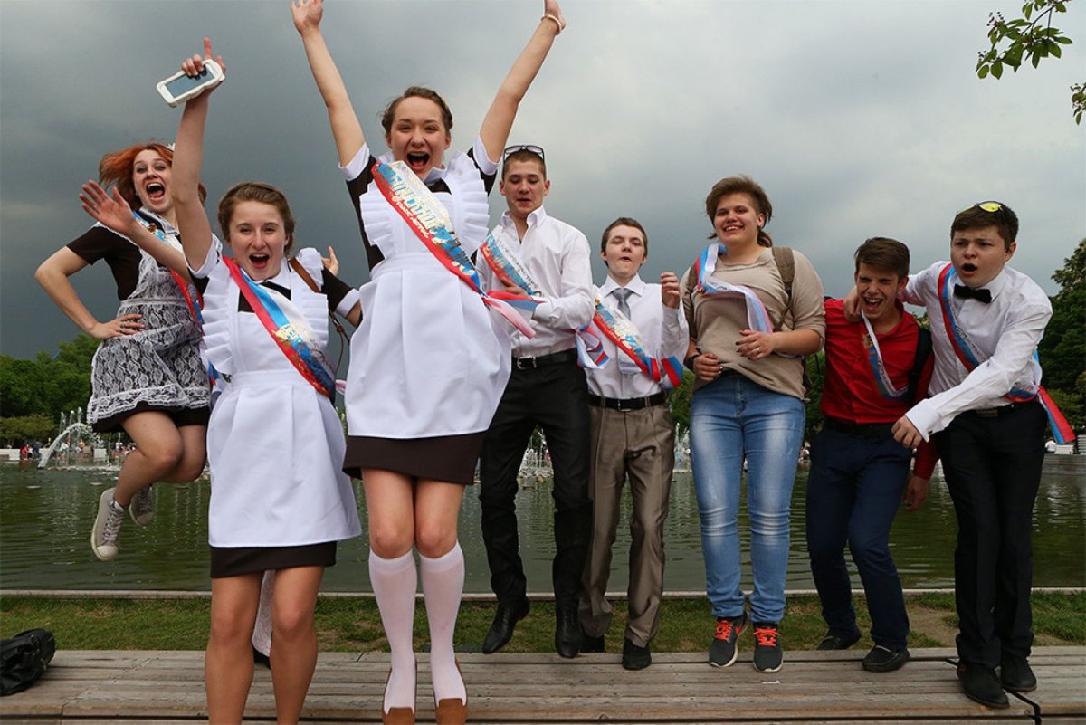 Самые экстравагантные платья на выпускной