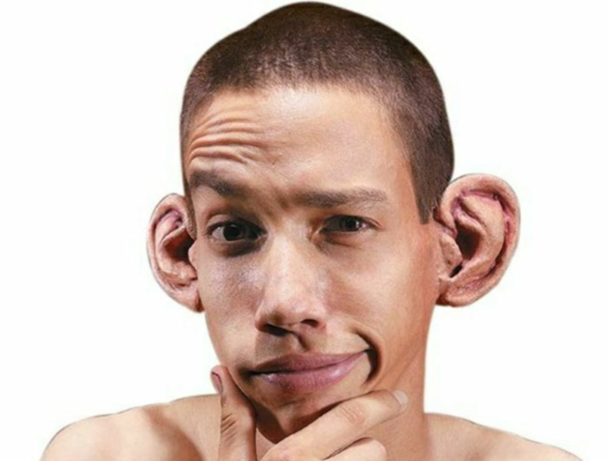 Человек с большими ушкми