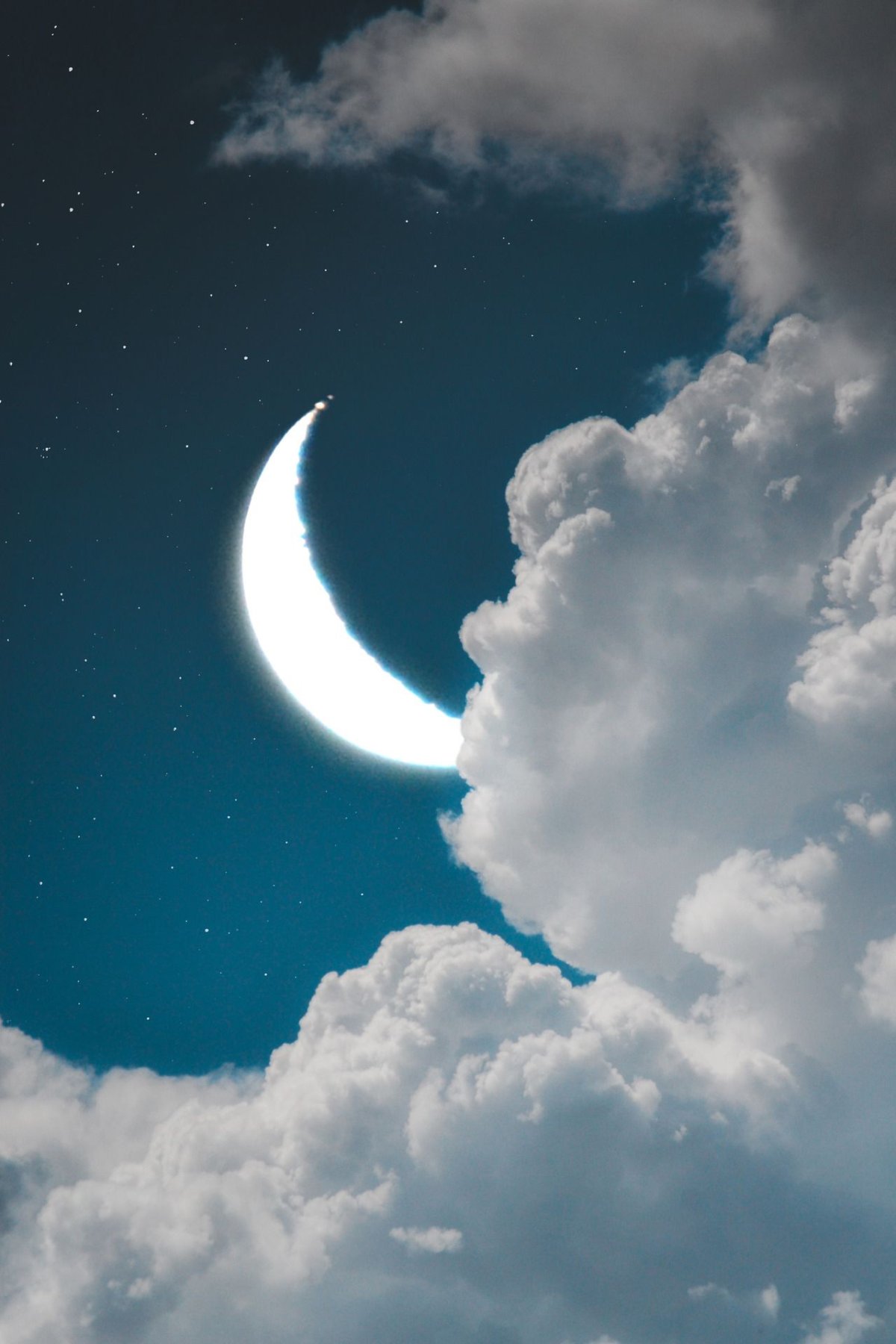 Ночное небо с облаками