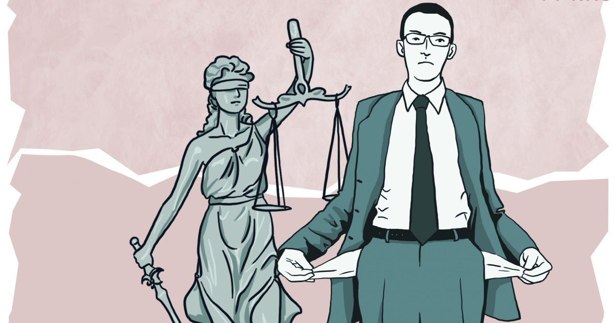 Военный отдает честь