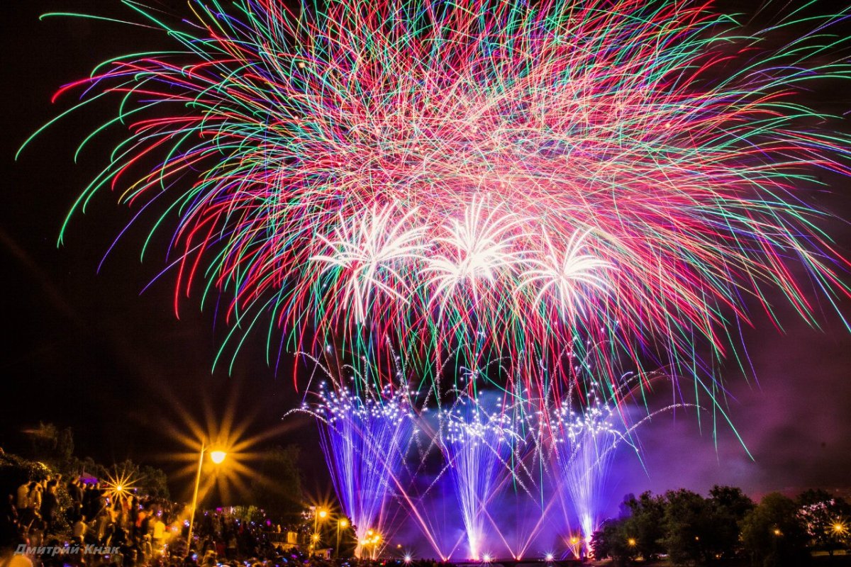 Салют в небе