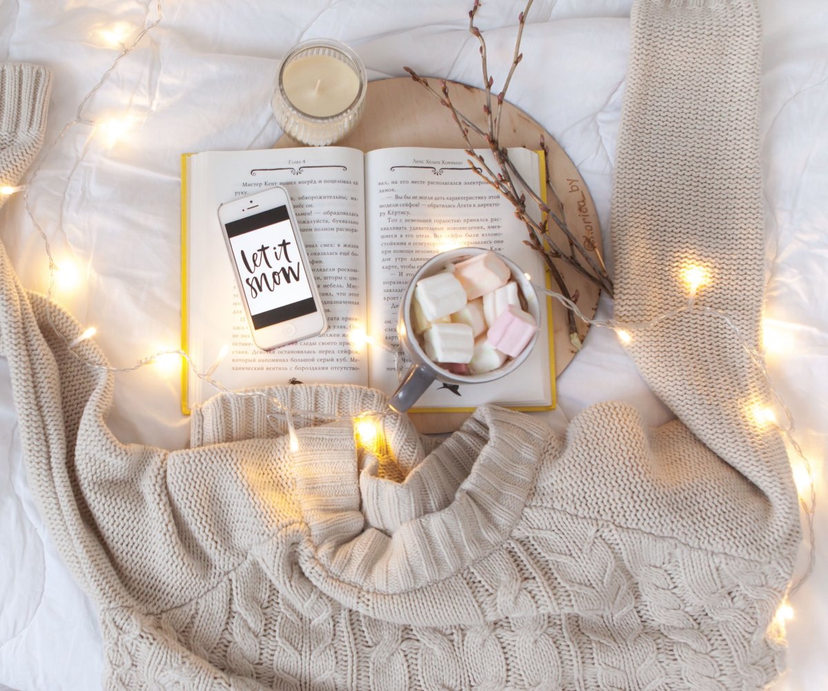 Теплый плед и камин