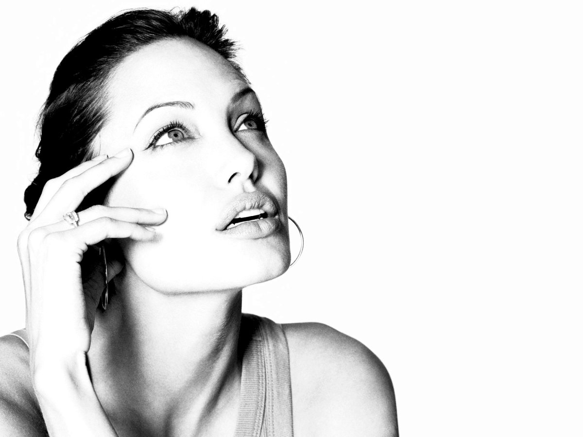 Анджелина Джоли