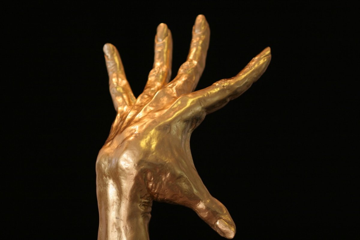 Скульптура руки