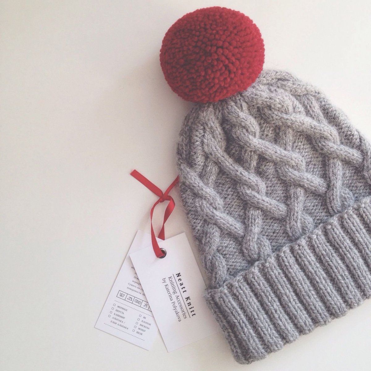 Шапка с отворотом спицами для девочки