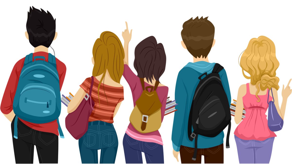 Мальчик идет из школы