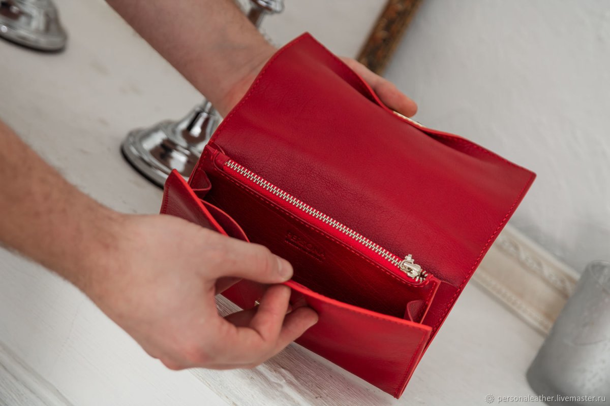 Кошелек с деньгами вектор